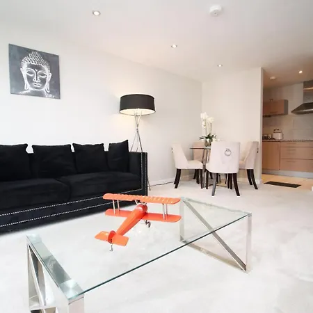 Perfect Getaway In Cardiff Marina Apartment Exterior photo