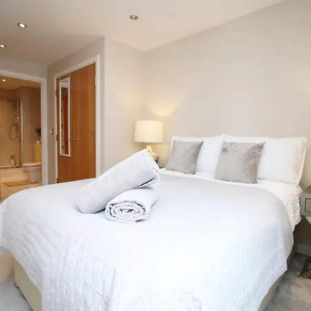 Perfect Getaway In Cardiff Marina Apartment Exterior photo