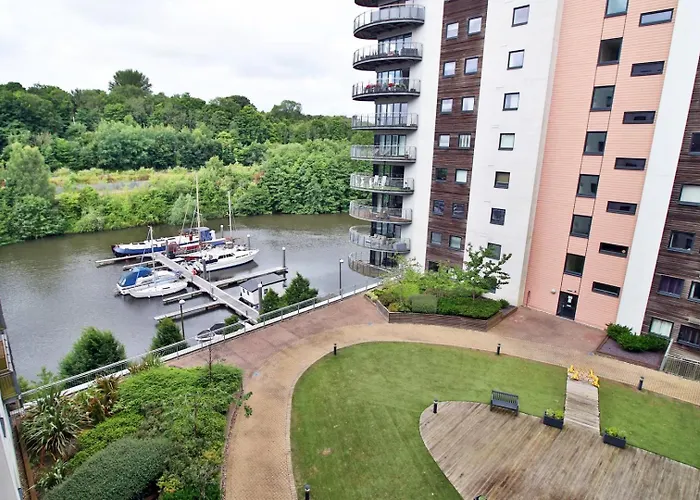 Perfect Getaway In Cardiff Marina