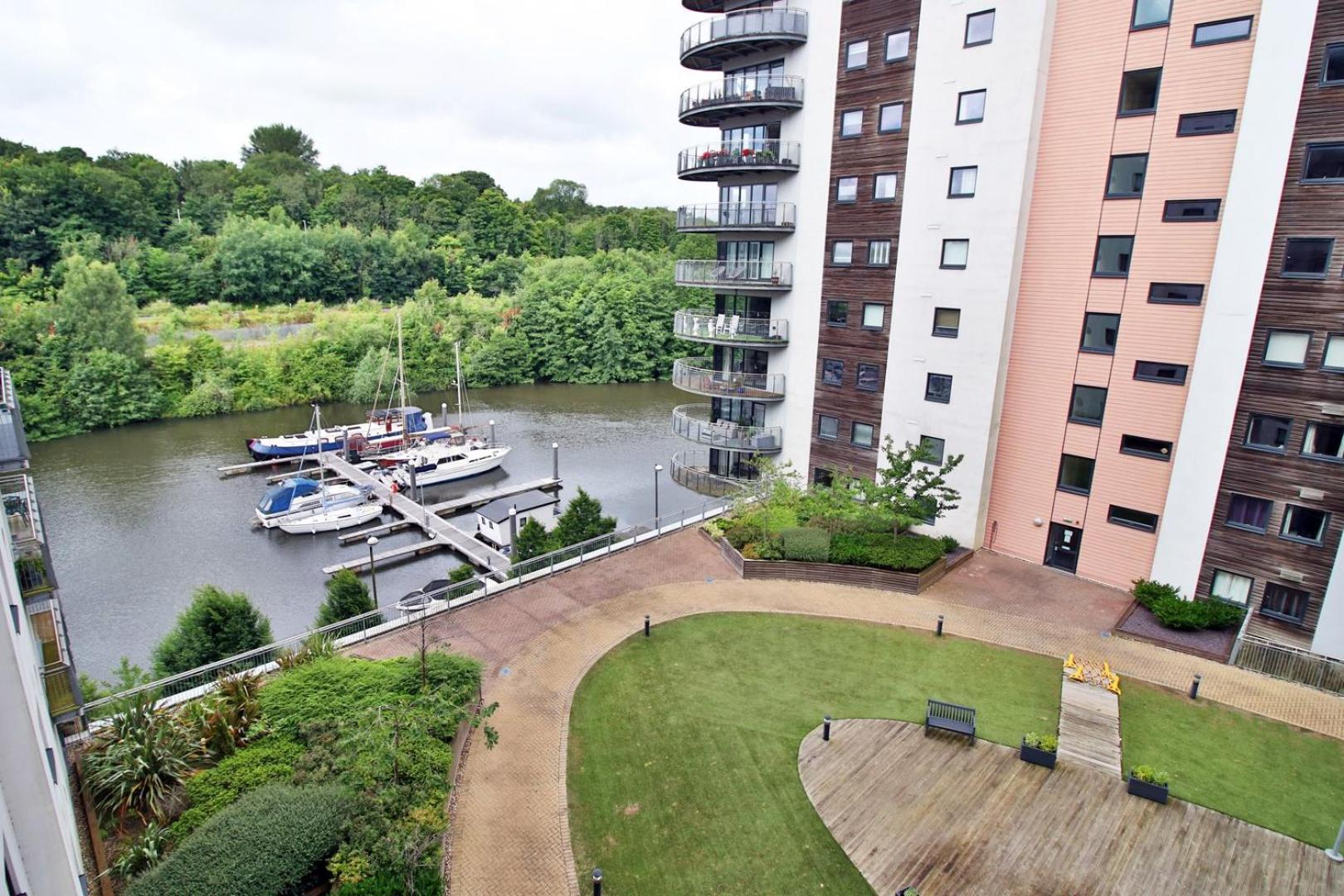 Perfect Getaway In Marina Apartment Cardiff