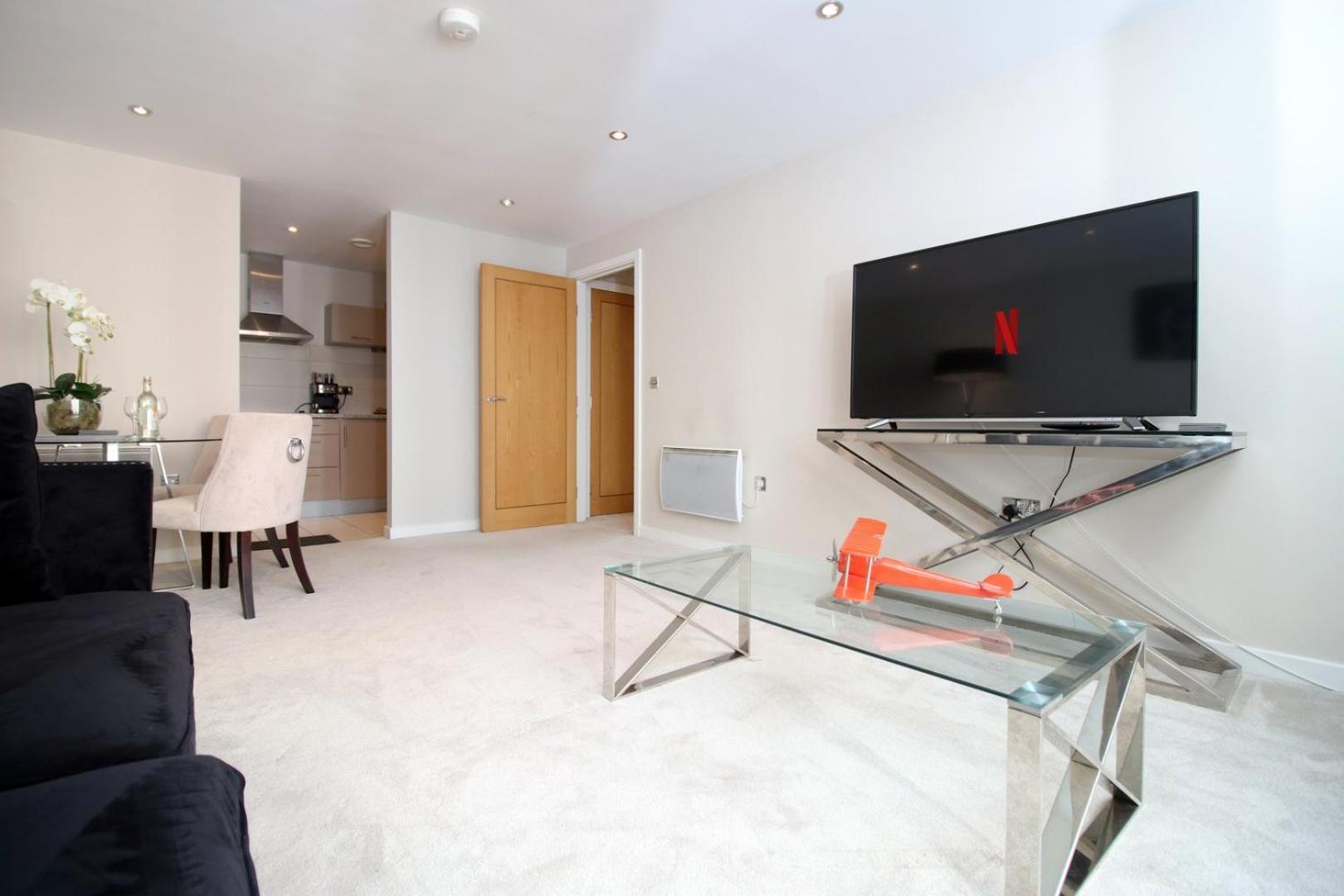 Perfect Getaway In Marina Apartment